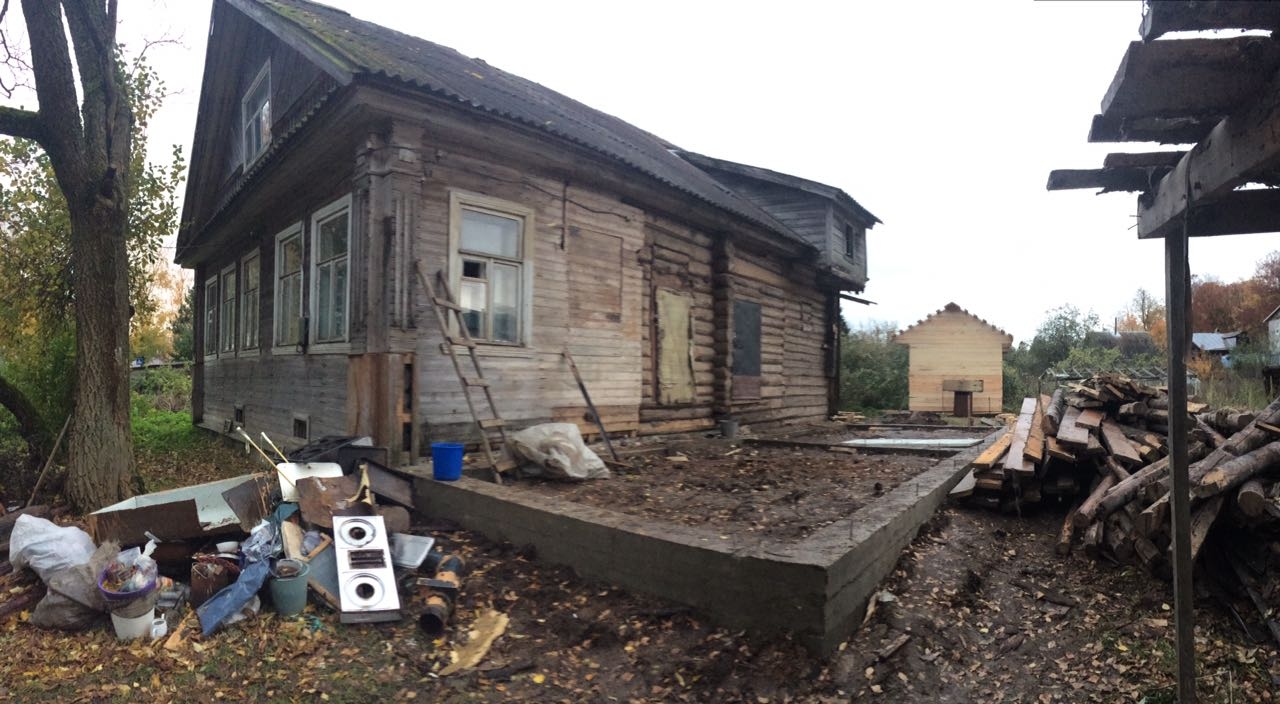 Ždanoka's family house in Valdai, a favourite place for holidaymakers. Before and after the renovation, which, as we can see from the emails, was paid for by the MEP.