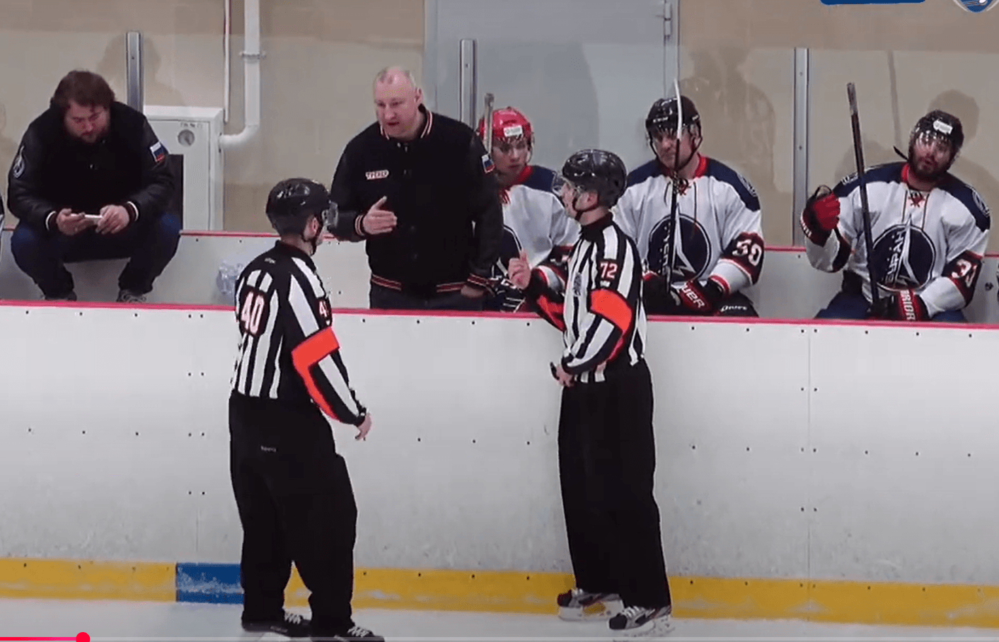 Тренер Мусатов на хоккее