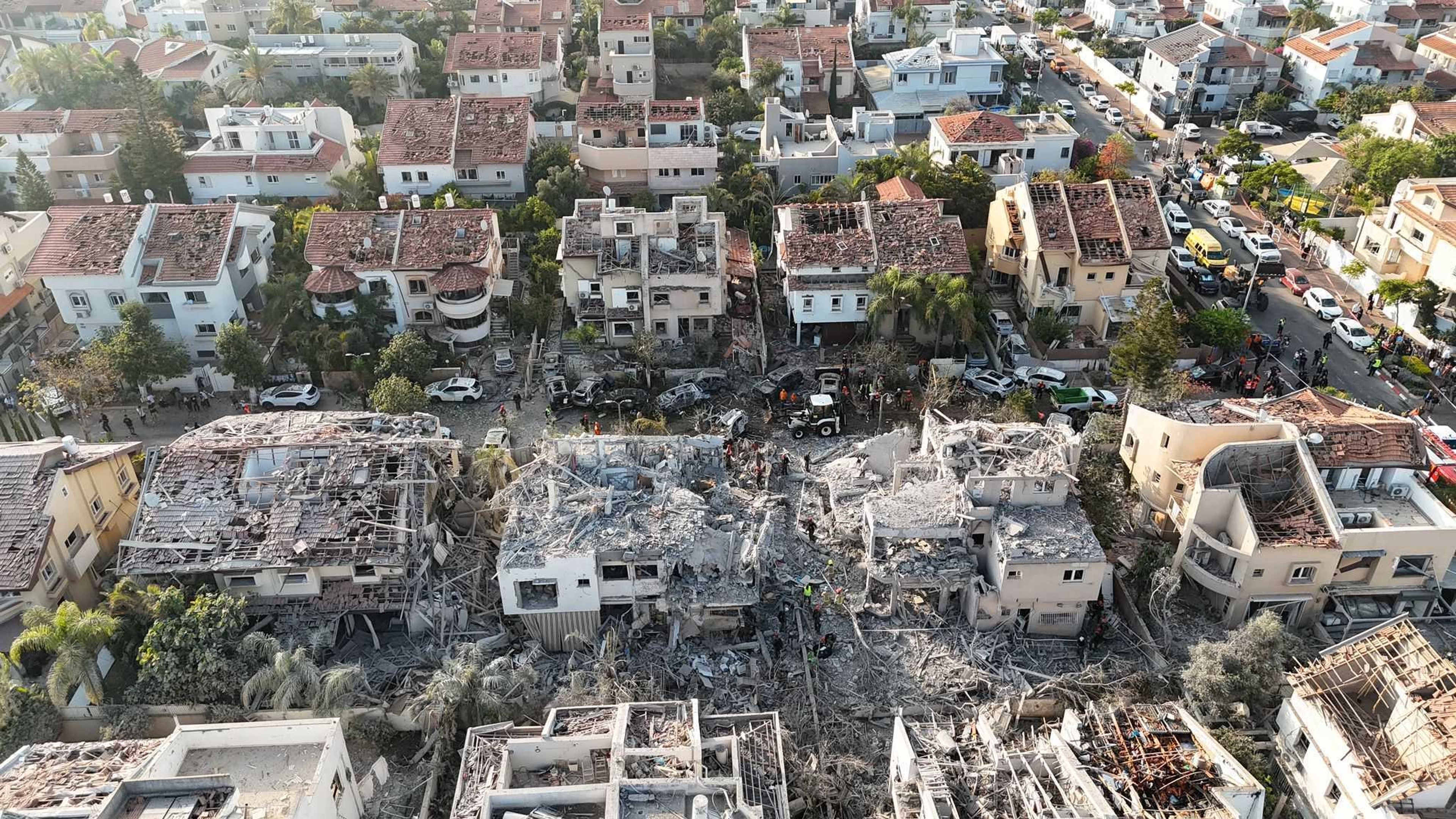 Aftermath of an Iranian missile strike in Rishon LeZion