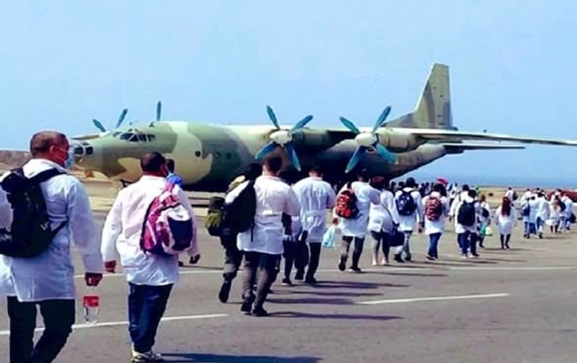Cuban doctors and military personnel are leaving Venezuela