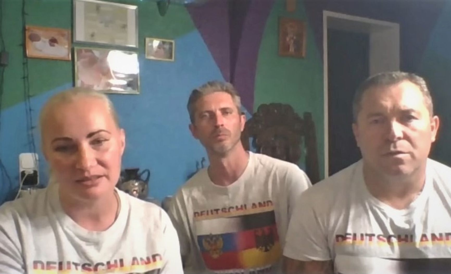 Elena Kolbasnikova, Maxim Shlund with his friend Alexei, the three organizers of the demonstration in Cologne  YouTube / The Voice of Germany