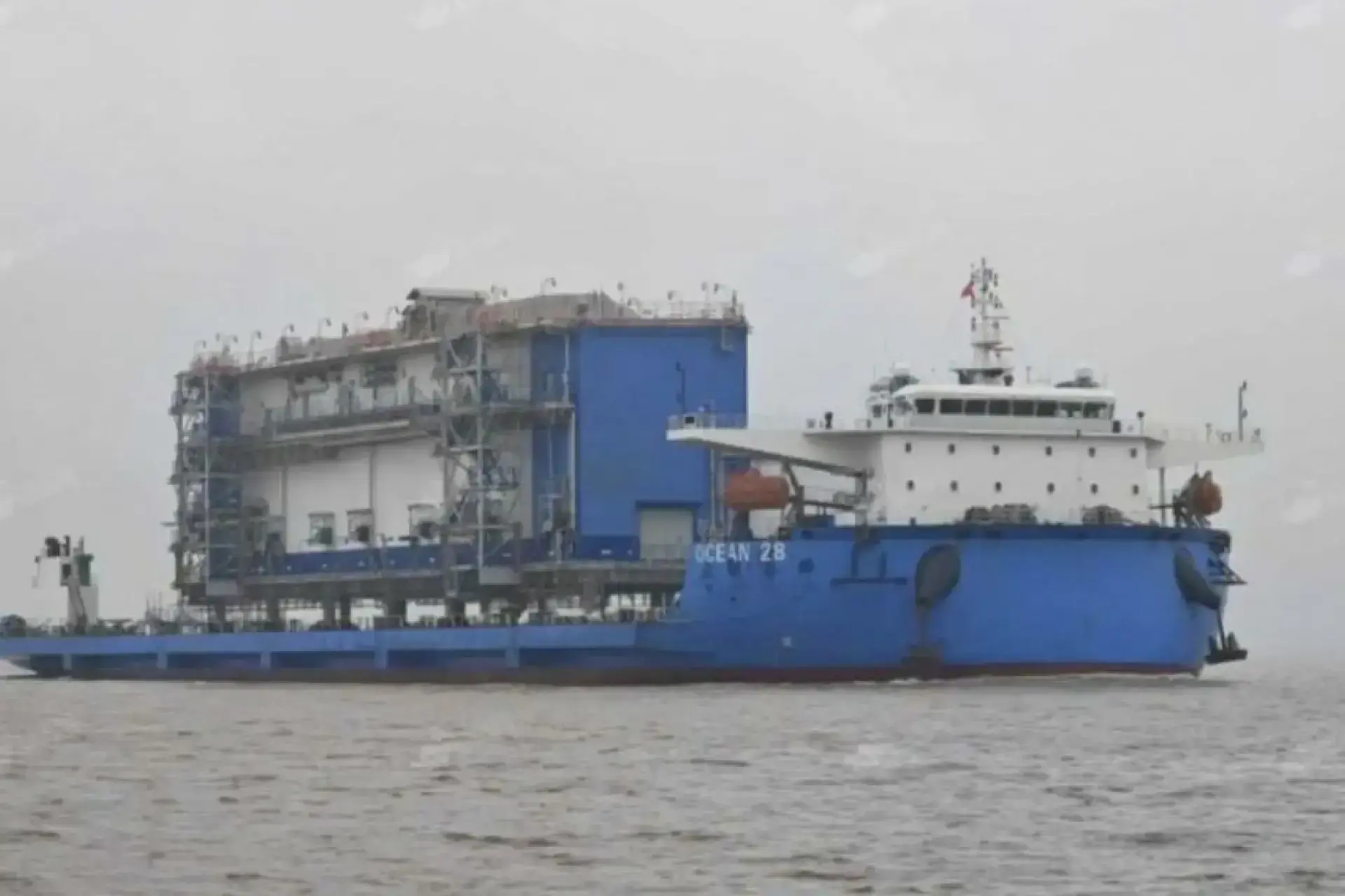 The vessel Ya Qing Hai Yang, formerly known as Ocean 28, transporting cargo for Arctic LNG 2 in September 2024. Photo: HNN