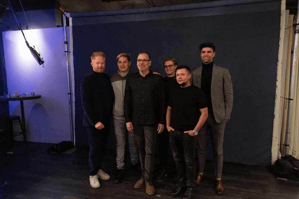 «Ей пришлось украсть телефон, это был последний шанс сбежать». Как Давид Истеев и «Российская ЛГБТ-сеть» эвакуируют геев из Чечни