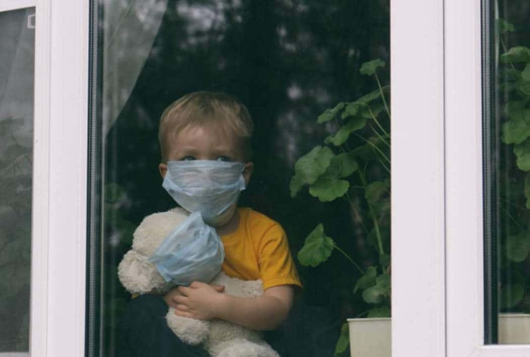 Гонка за прививкой. Когда начнут прививать от COVID и чем российская вакцина хуже американской