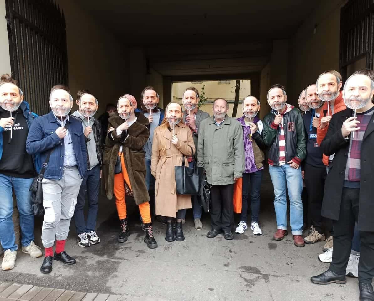 «Смех — лучшее оружие против зла». Молодежное «Яблоко» провело акцию Я/Мы Борис Вишневский