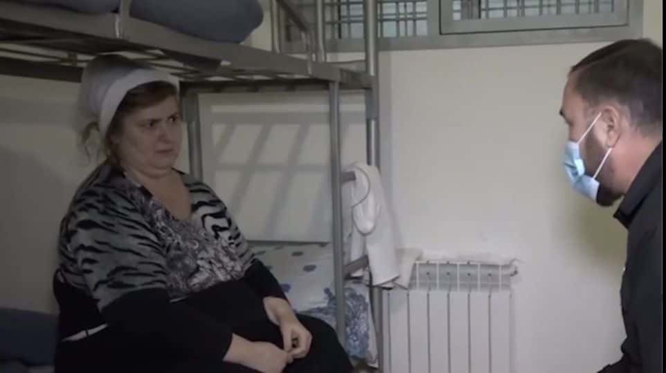 На похищенную чеченскими силовиками Зарему Мусаеву завели уголовное дело за «применение насилия в отношении представителя власти» — Baza