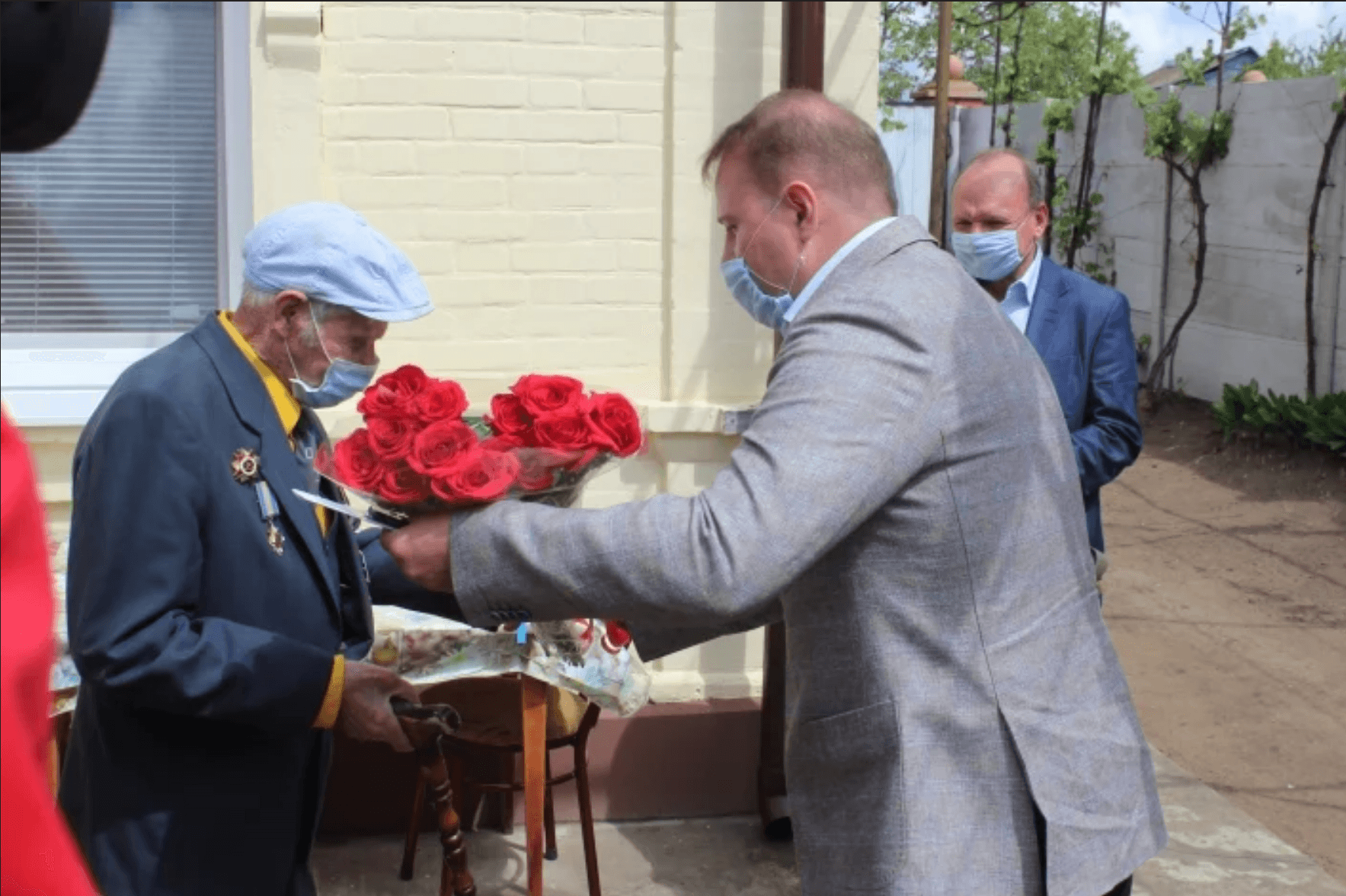 Фейк РИА «Новости»: в Украине ветеран из-за угроз националистов три года не решался носить ордена в День Победы