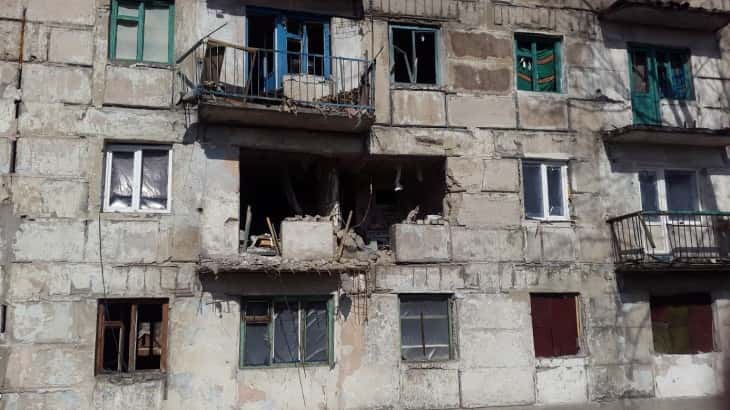 «Я бежала по улице, а где-то за спиной падали снаряды». Как донбасский город Кременная присоединяли к России