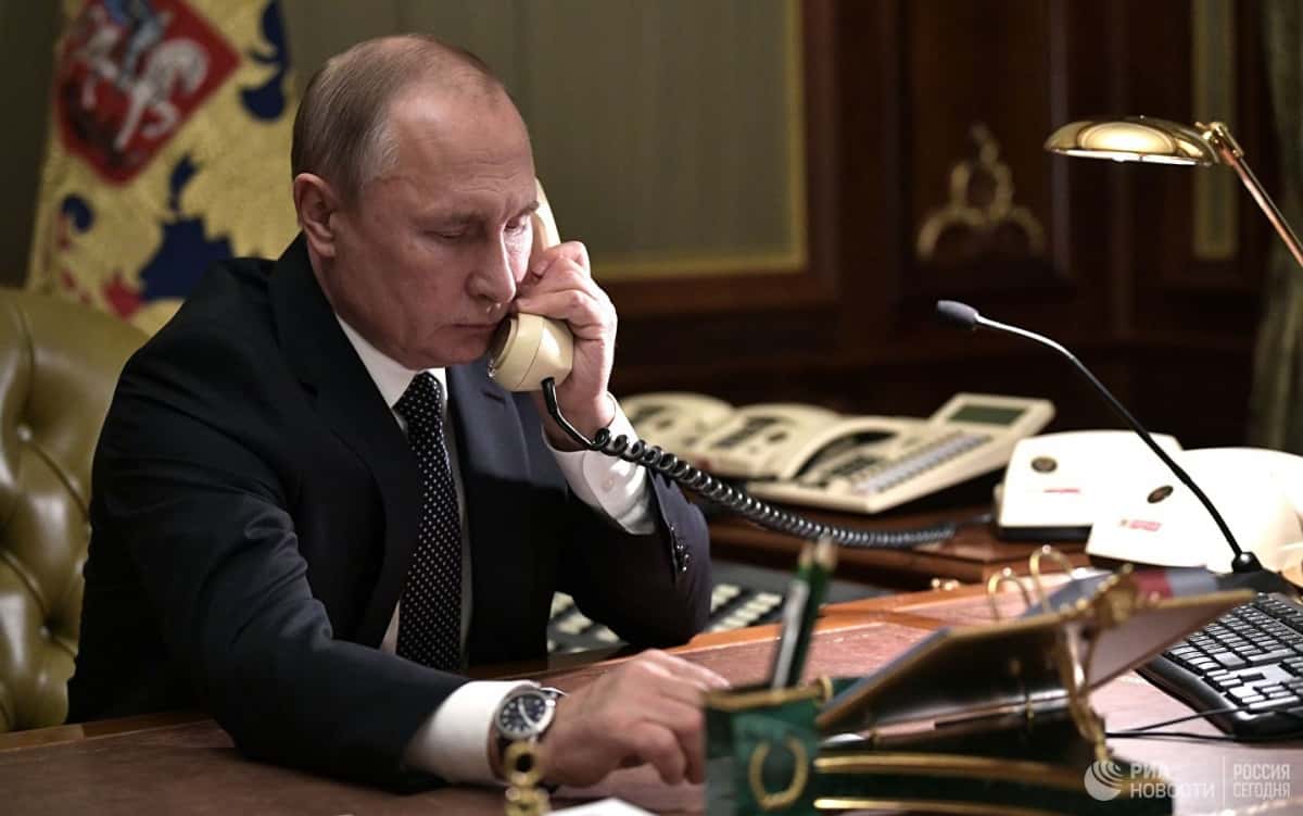 Путин впервые с 12 мая поговорил с Шольцем и Макроном. Он вновь предложил экспорт сельхозпродукции в обмен на снятие санкций