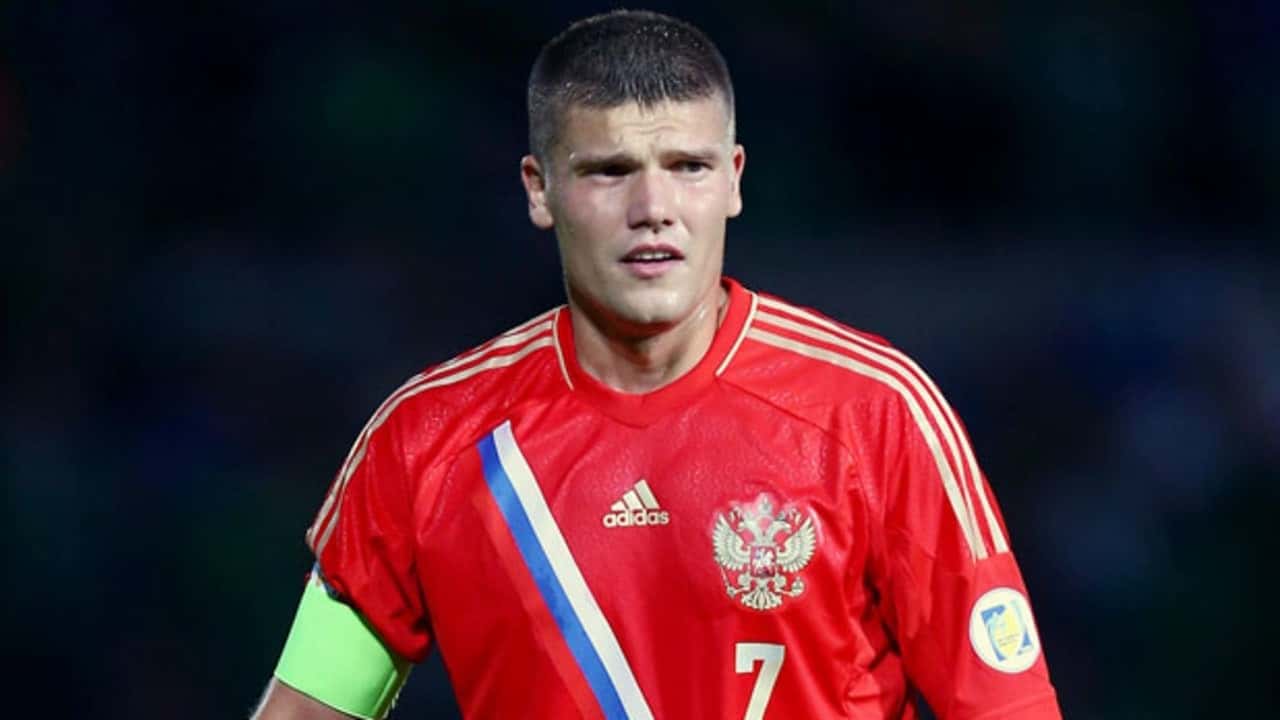 Экс-капитан сборной России по футболу призвал Путина остановить войну