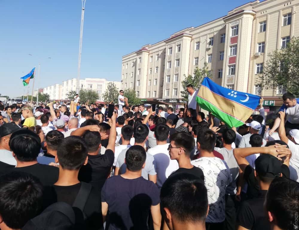 В Каракалпакстане начались протесты против поправок к конституции Узбекистана, из-за которых республика может лишиться суверенного статуса