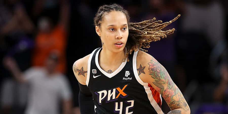 «Я боюсь, что могу остаться здесь навсегда». Арестованная в России олимпийская чемпионка Бриттни Грайнер написала письмо Байдену