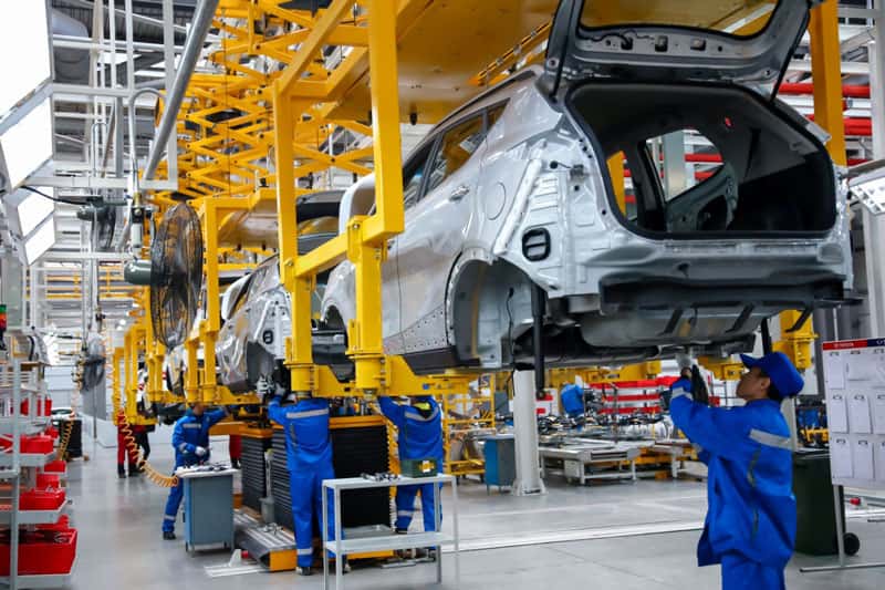 Kia предупредила, что может остановить продажи автомобилей в России 