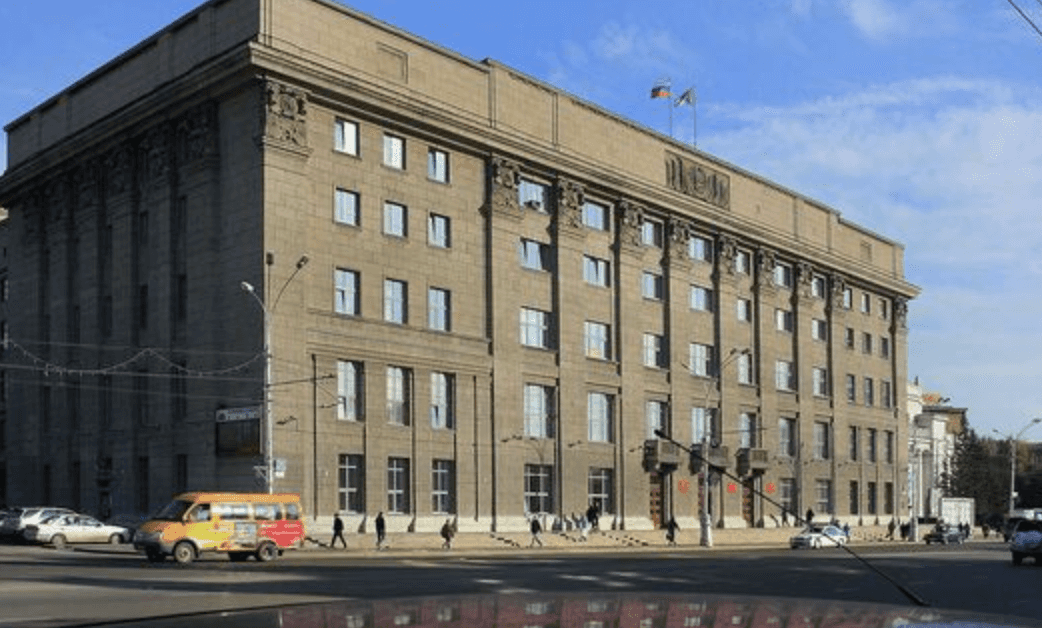 Мэрия Новосибирска попросила школы прорекламировать службу по контракту