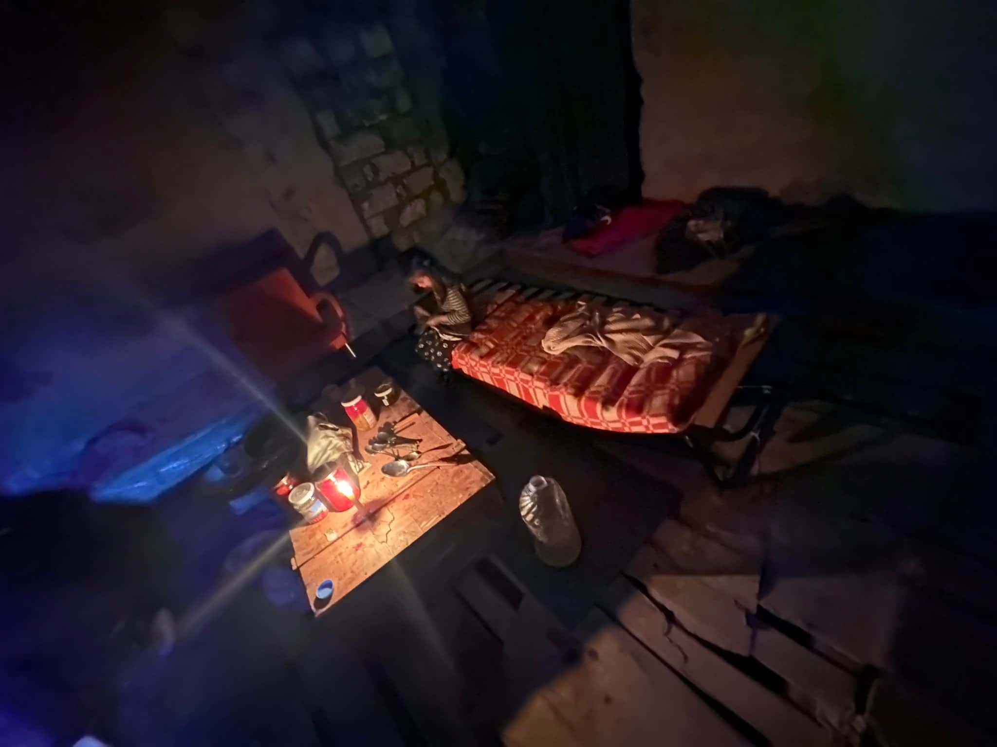 Миротворцы заявили о доставке гуманитарного груза в Нагорный Карабах. Местные жители говорят, что на базе миротворцев ужасающие условия