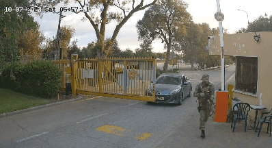 Боевики ХАМАС в первый день нападения на Израиль проникли в кибуц Реим, расстреляв въезжавший на территорию автомобиль. Видео