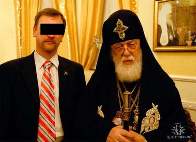 Работающего при посольстве РФ в Молдове офицера-контрразведчика обвинили в домогательствах к детям сотрудников