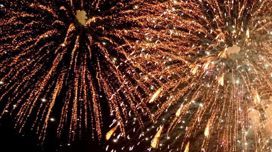 В нескольких российских регионах отменили празднование Нового года и запретили салют