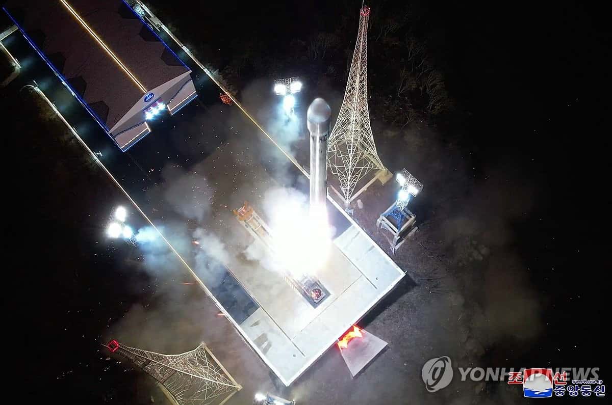 КНДР объявила, что вывела на орбиту свой первый спутник-разведчик. В Южной Корее подтвердили успешный запуск