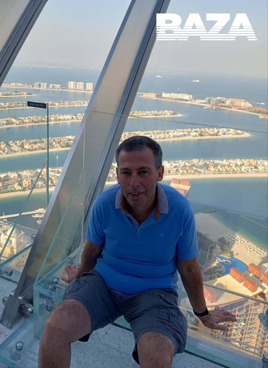 В Петербурге задержали гражданина США, обвиняемого в «реабилитации нацизма» из-за картинки с георгиевской ленточкой — Baza