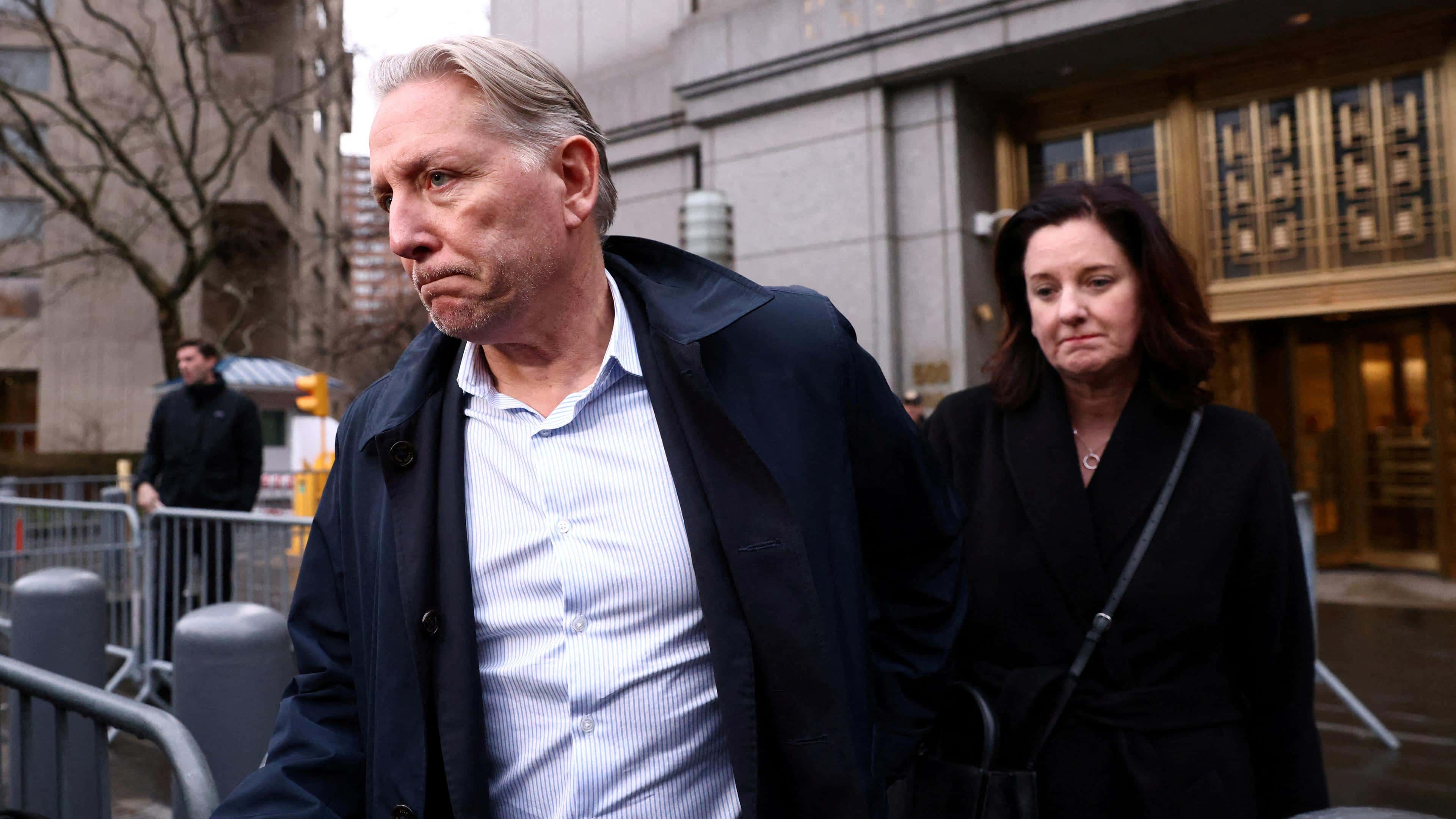 Экс-сотрудника ФБР, расследовавшего связи Трампа с Россией, приговорили к четырем годам тюрьмы из-за работы на Дерипаску