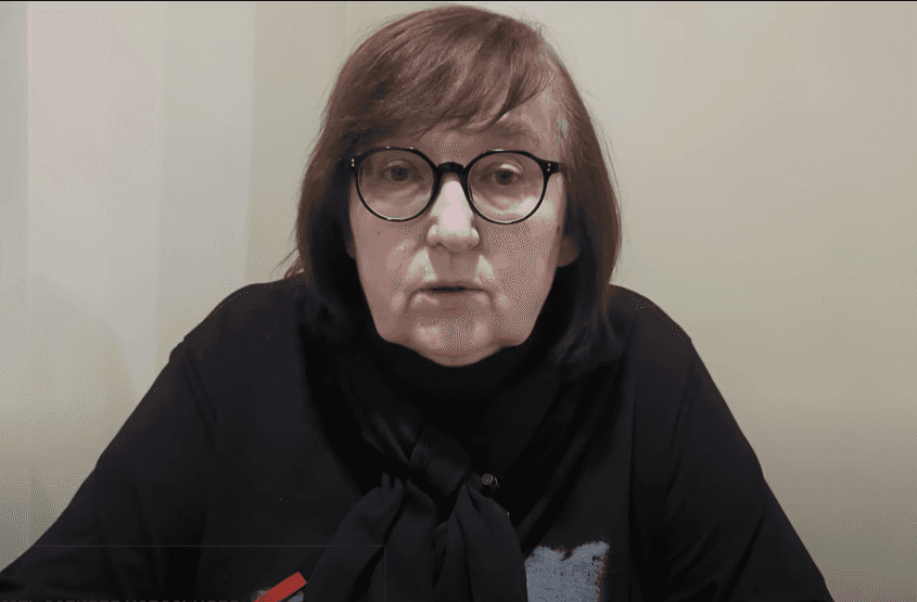 «Они угрожают, что сделают что-то с телом сына». Маме Навального показали тело, но потребовали согласиться на тайные похороны