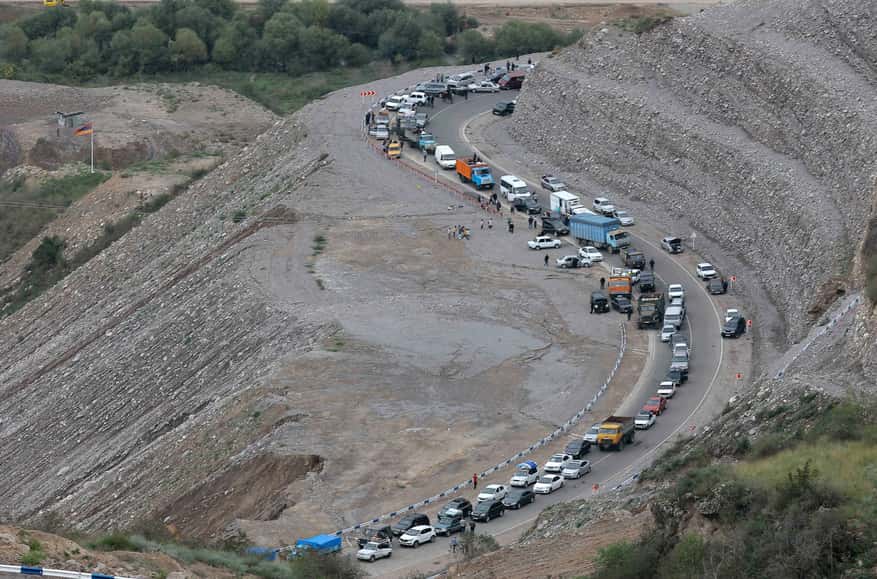 Россия начала вывод миротворцев из Нагорного Карабаха