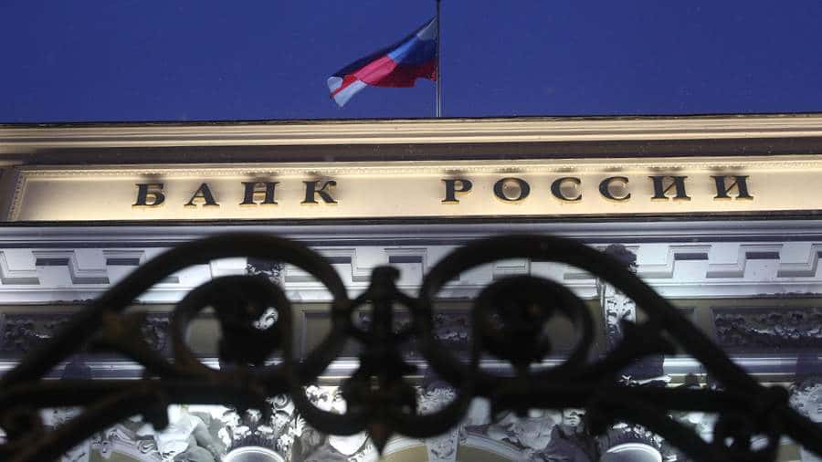 Страны G7 и ЕС собираются ввести санкции против нероссийских банков, использующих СПФС, российский аналог SWIFT — Bloomberg