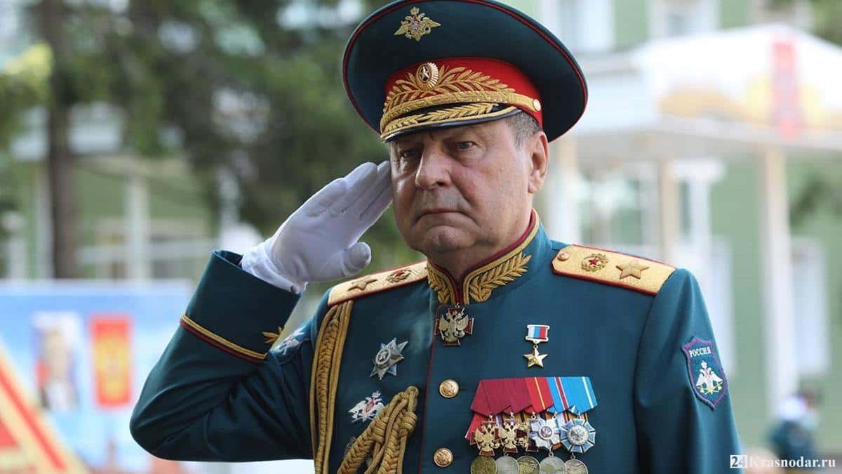 Генерал Булгаков, задержанный по делу об откатах, неоднократно был фигурантом расследований СМИ. Но дело завели только сейчас