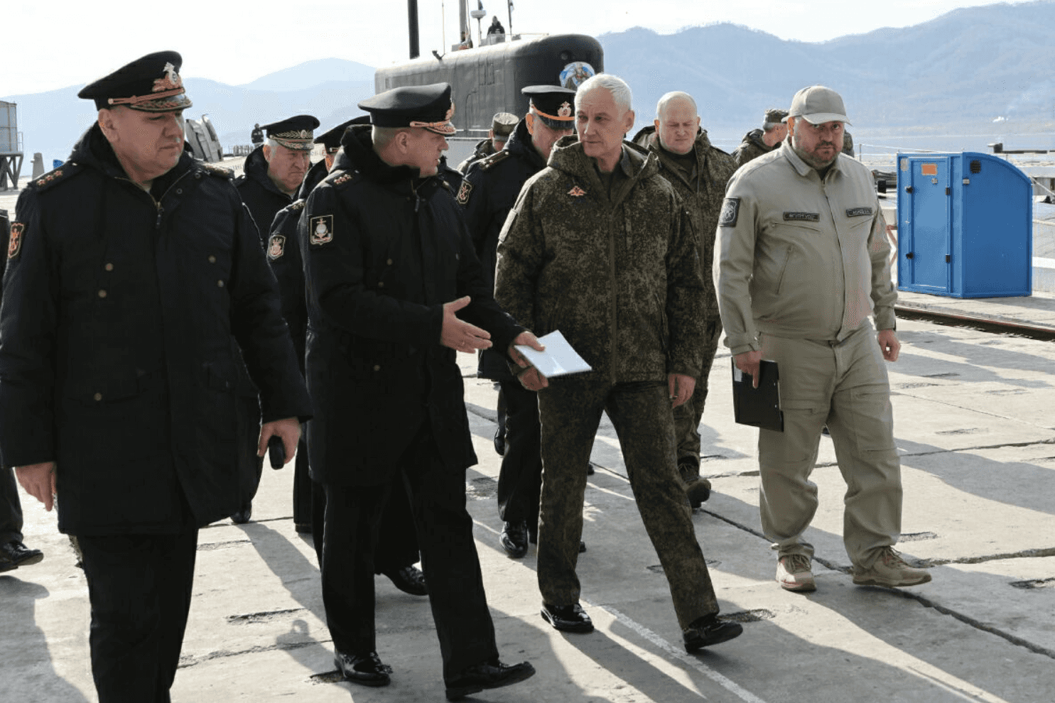 Ни одна из российских стратегических подлодок не находится на боевом дежурстве — об этом свидетельствуют фото поездок министра обороны