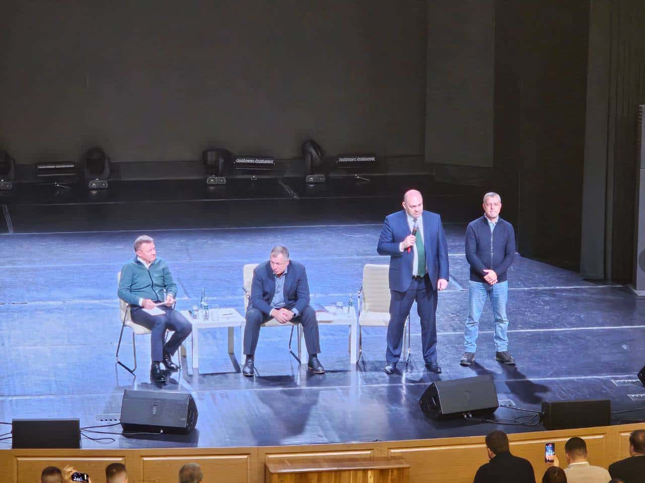 Губернатор Курской области объявил об увольнении главы Суджанского района на встрече с жителями контролируемых ВСУ территорий