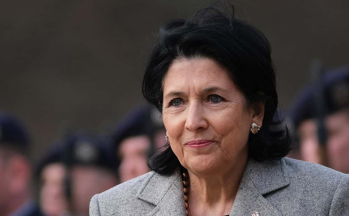 «Я ухожу отсюда и уношу с собой легитимность». Саломе Зурабишвили согласилась покинуть президентский дворец