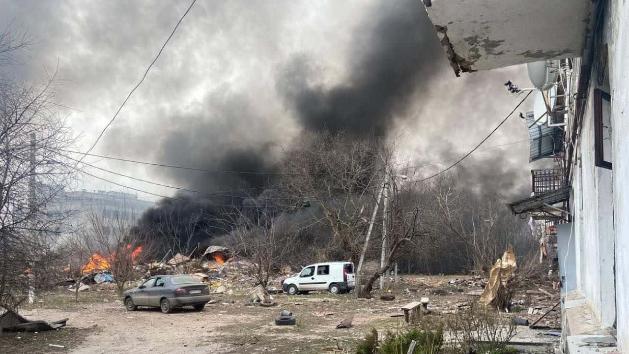 Кремлевские СМИ отрицают факт ракетного удара по центру Сум, о котором сами же недавно с гордостью рассказывали