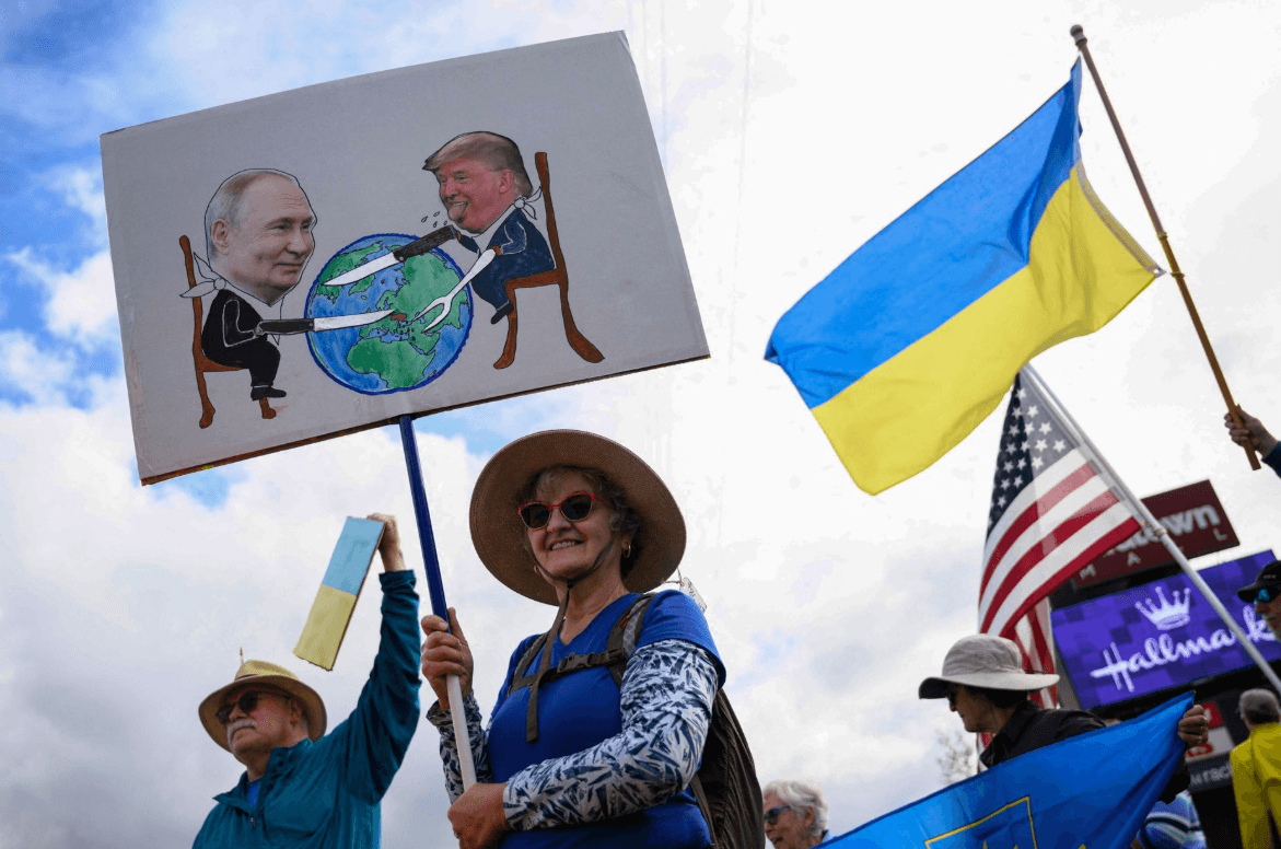 «Трамп продемонстрировал свою слабость». Как жители Анкориджа пережили саммит Трампа и Путина