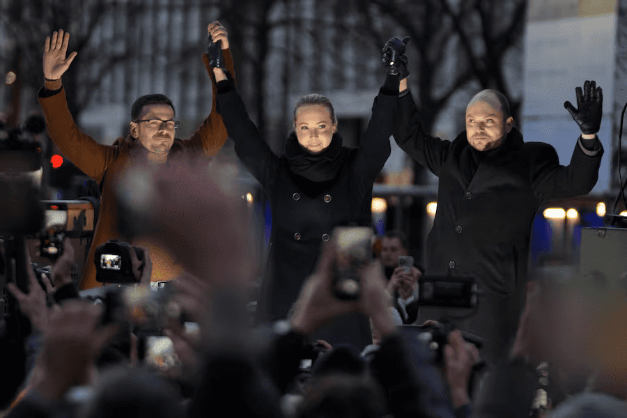 Навальная, Кара-Мурза и Яшин попросили Канаду принять россиян, которых депортируют из США