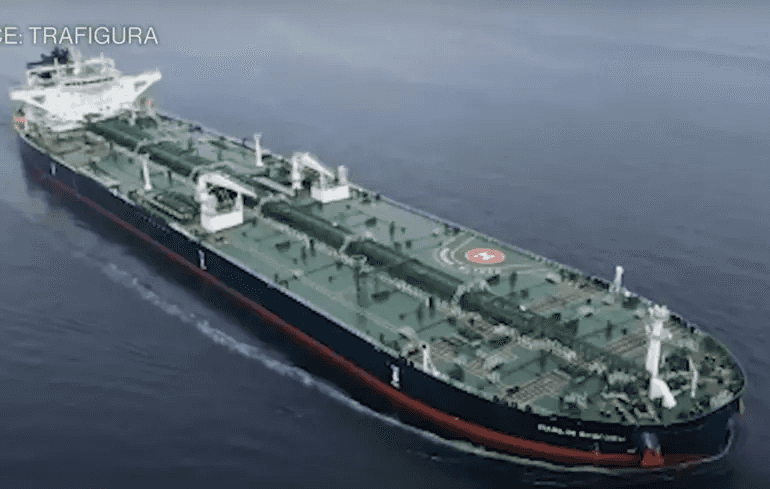 Как минимум 4 супертанкера, предназначенных для венесуэльской нефти, развернулись в море после задержания США одного из судов 