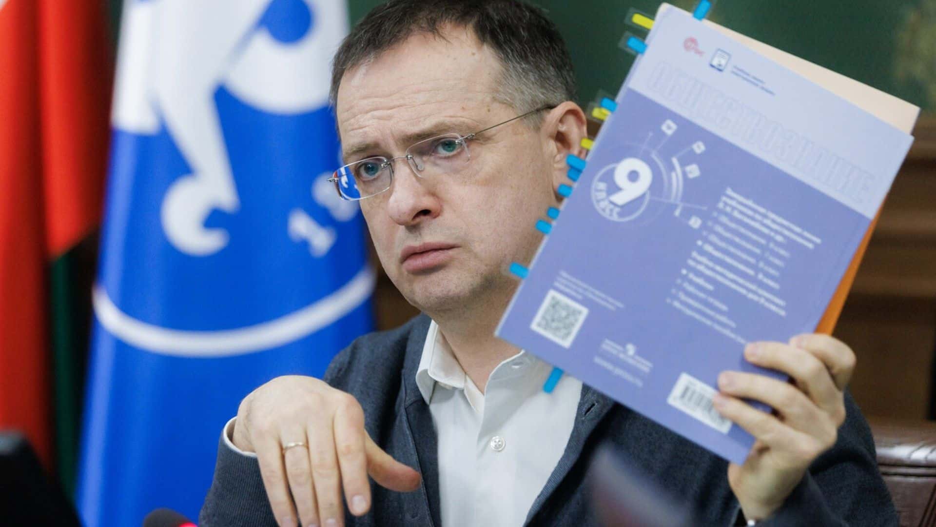 «Учебник — живой организм»: в России готовят новые версии пособий по истории, туда добавят часть про встречу Путина и Трампа в Анкоридже