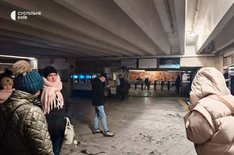 В Украине и Молдове — масштабные отключения электричества. В Киеве не работает метро, большая часть Кишинева обесточена