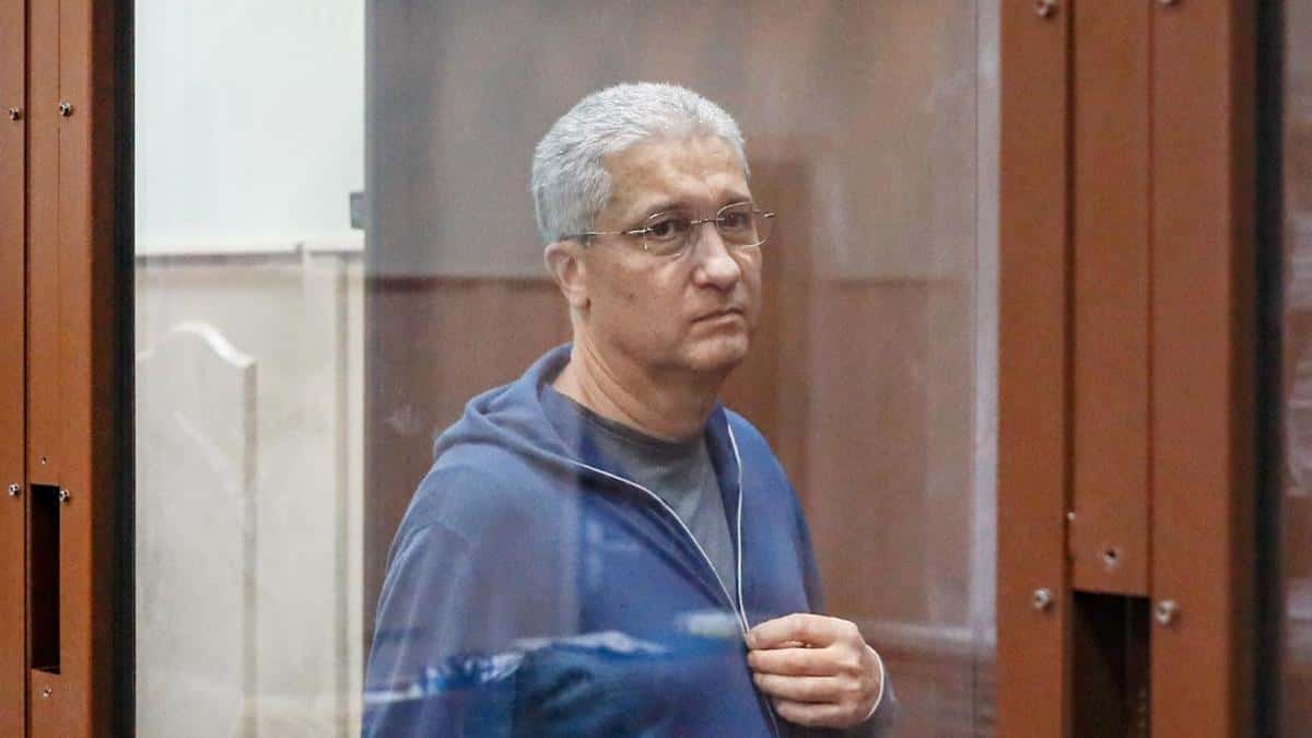 Экс-замминистра обороны Тимур Иванов подал в суд на ведомство за отказ отправить его на войну