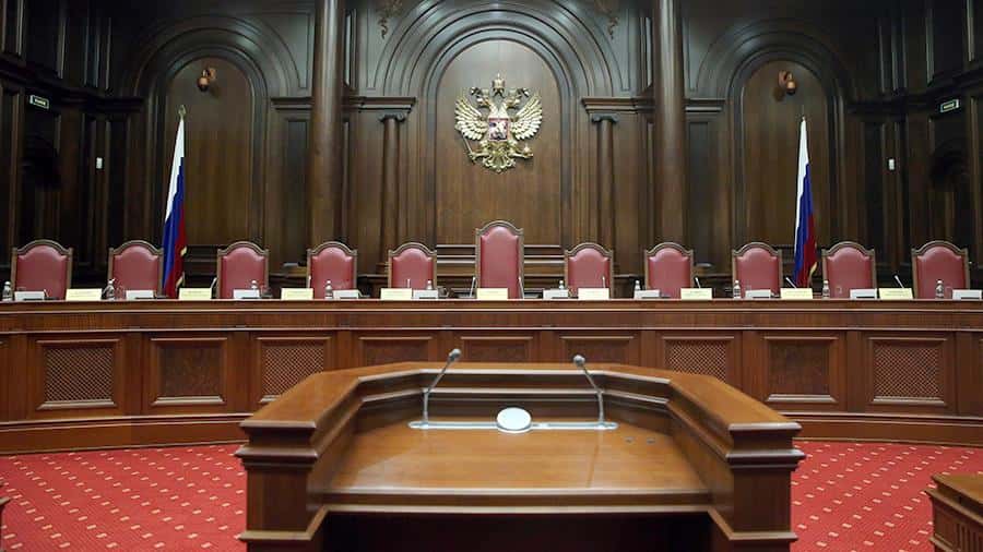 "Можно конфисковать имущество любого человека, если он не докажет законность его происхождения" - юрист о решении КС