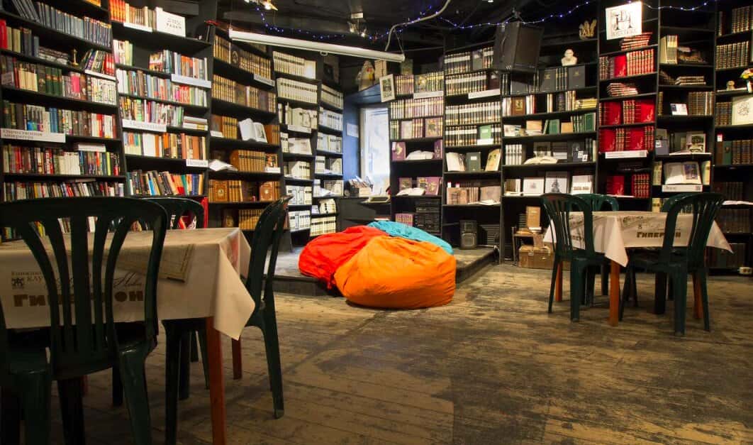 Издательство АСТ продолжает отзывать книги из продажи, на этот раз — «Маленькую жизнь» Ханьи Янагихары и «Песнь Ахилла» Мадлен Миллер