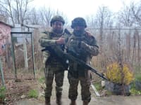 Замполит Бадранов — живой и здоровый (слева)