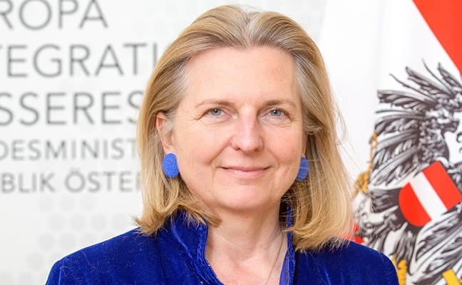 В Россию за деньгами. Танцевавшая с Путиным экс-глава МИД Австрии живет на миллионные гонорары от RT