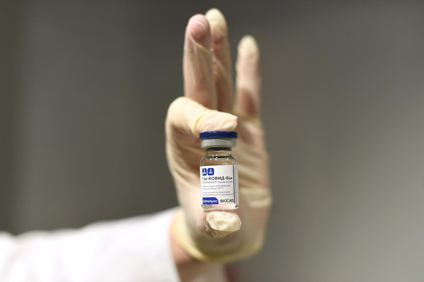 «Спутник» выходит из тени. Что прояснила статья в The Lancet о российской вакцине