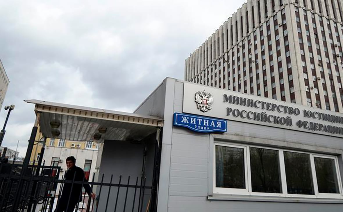 Минюст впервые исключил людей из реестра иностранных агентов — члена «Голоса» Аркадия Любарева и правозащитницу Людмилу Кузьмину