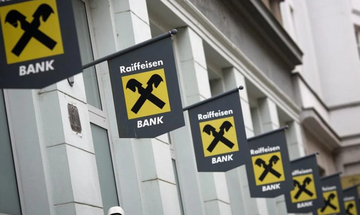 Райффайзенбанк и Citi начали искать сотрудников в России, смирившись с тем, что не могут покинуть страну — Reuters