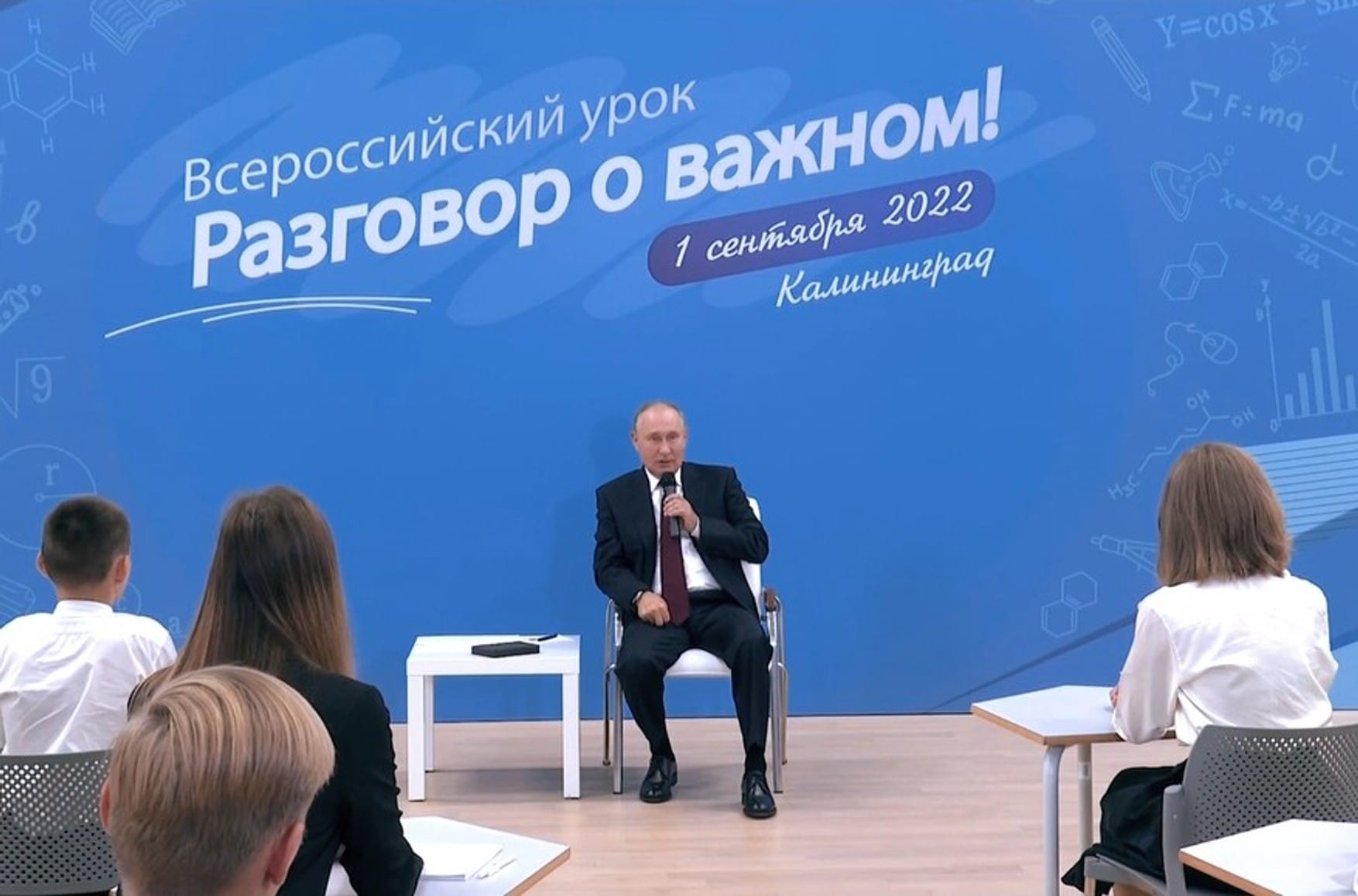 В Минпросвещения заявили, что пропагандистские «Разговоры о важном» обязательны для посещения (ОБНОВЛЕНО)