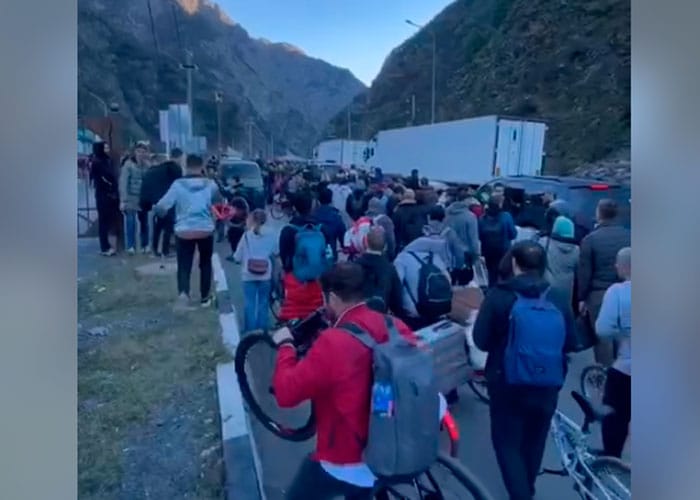 Россиянам разрешили пешком переходить границу с Грузией в пункте пропуска «Верхний Ларс» — Baza