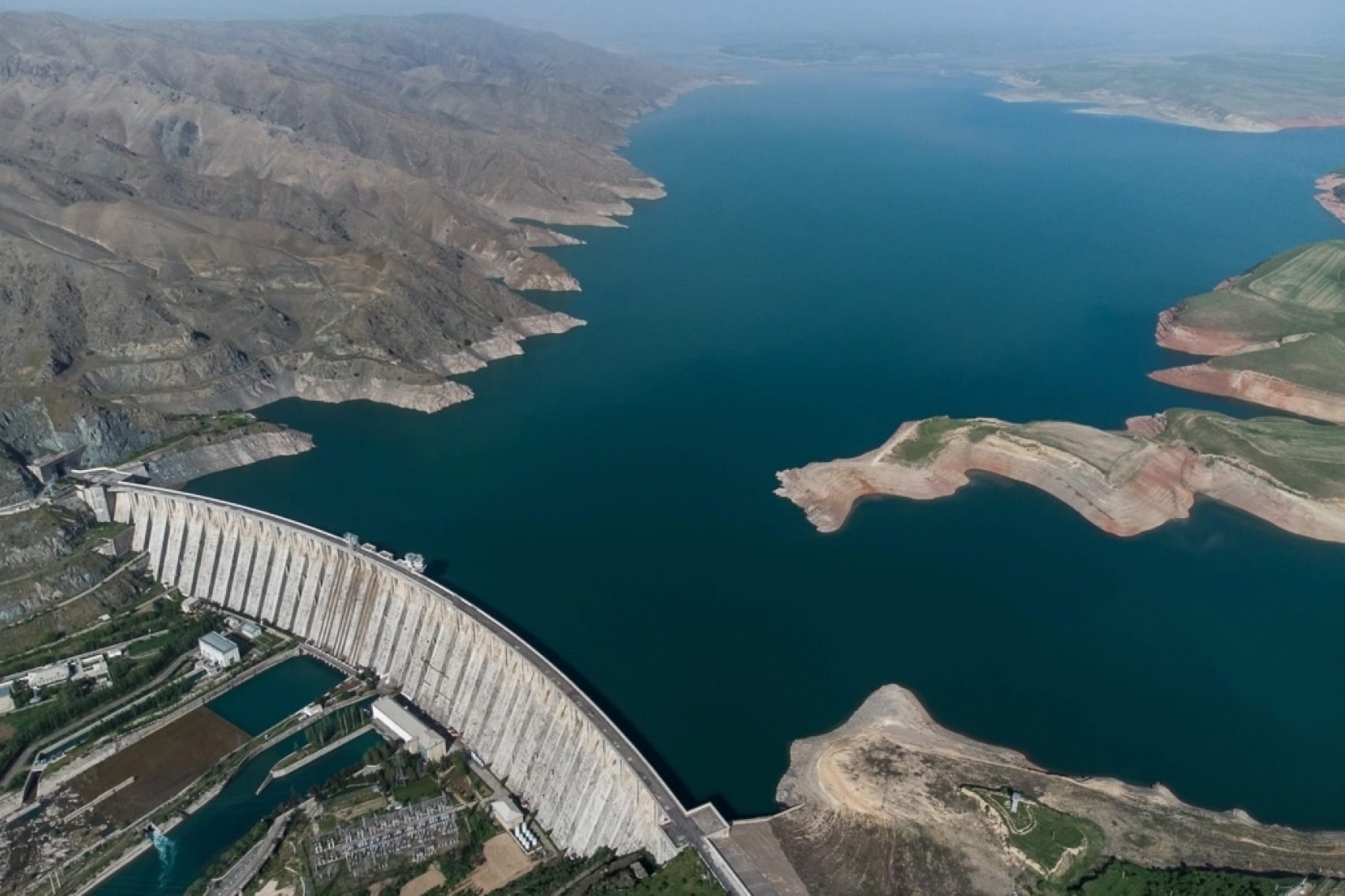 В Кыргызстане идут массовые аресты протестующих против секретного договора о передаче Узбекистану водохранилища и плодородных земель