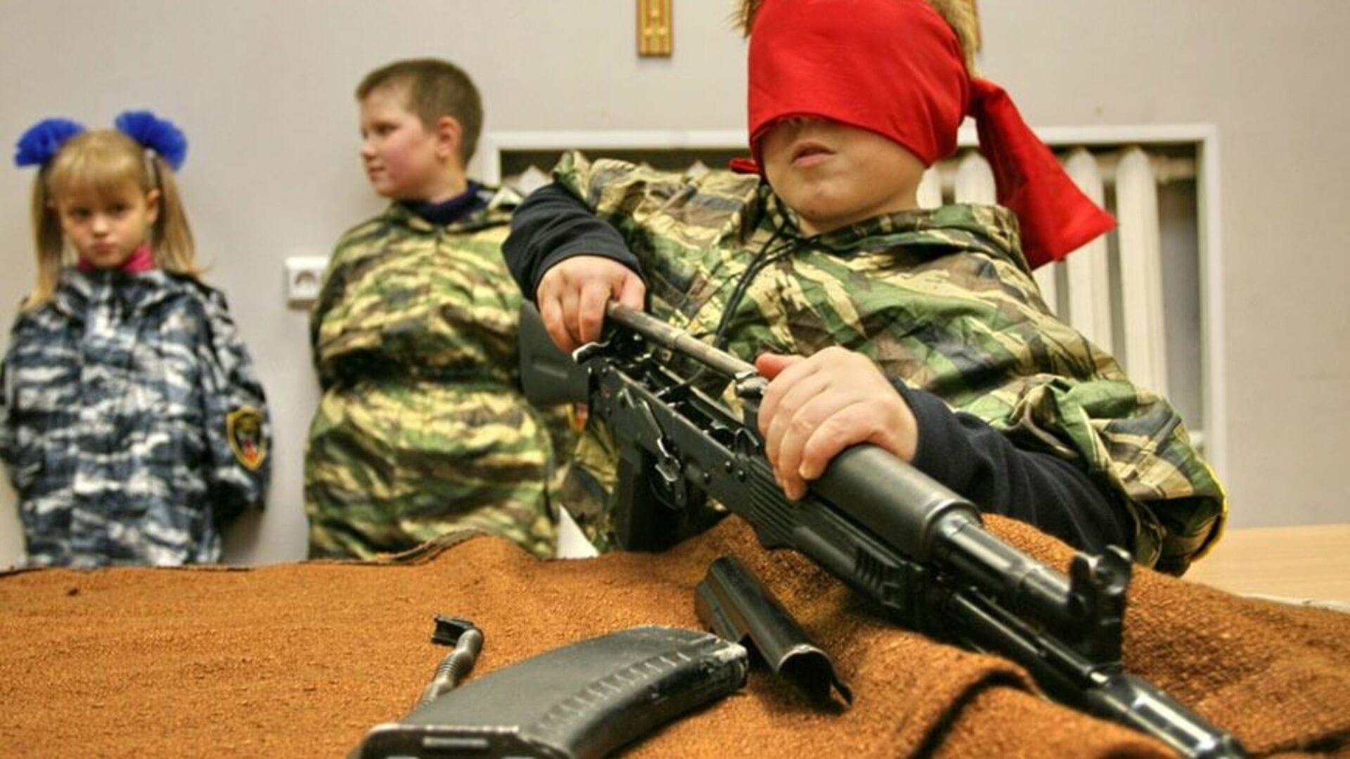  Школьников в России научат обращаться с беспилотниками на уроках военной подготовки